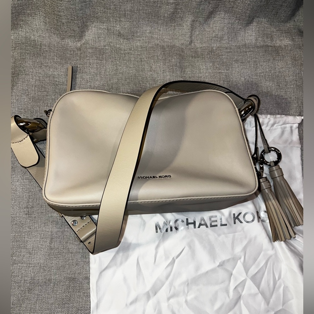 MICHAEL KORS Grand Daria leather Cement Gray Medium Shoulder bag Handbag